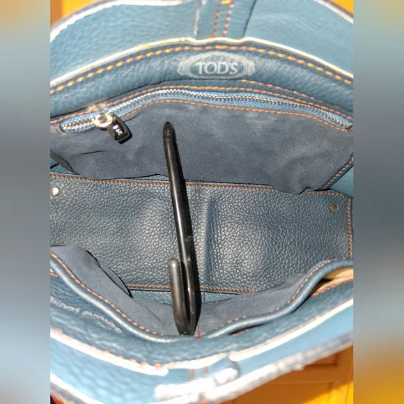 Tod's Navy Suede Shoulder Bag with Contrast Stitching - Picture 8 of 9